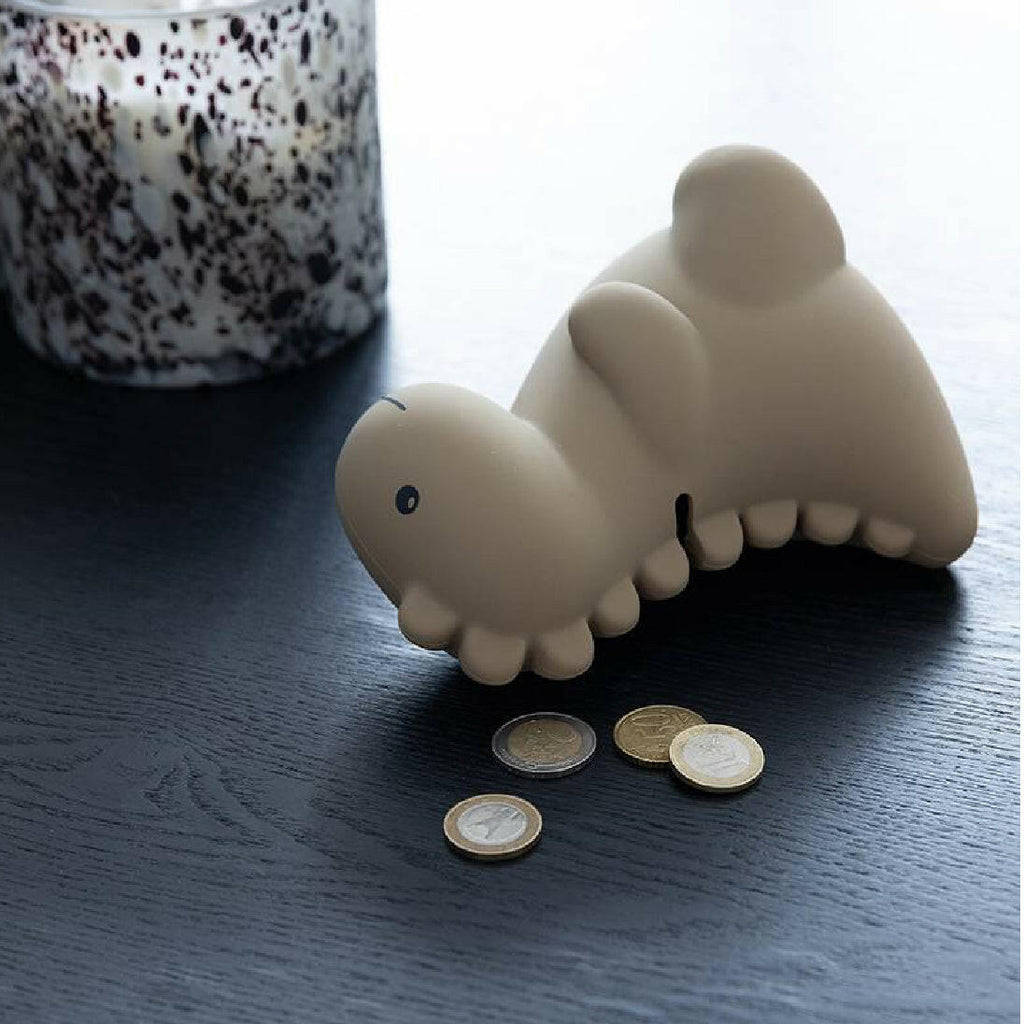 Tirelire dinosaure Jeroom - sable - Atelier Pierre Junior