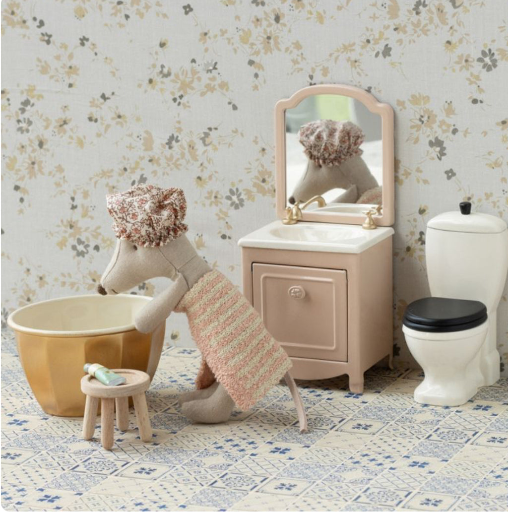 Souris grande soeur - Un moment de détente dans son bain - Maileg