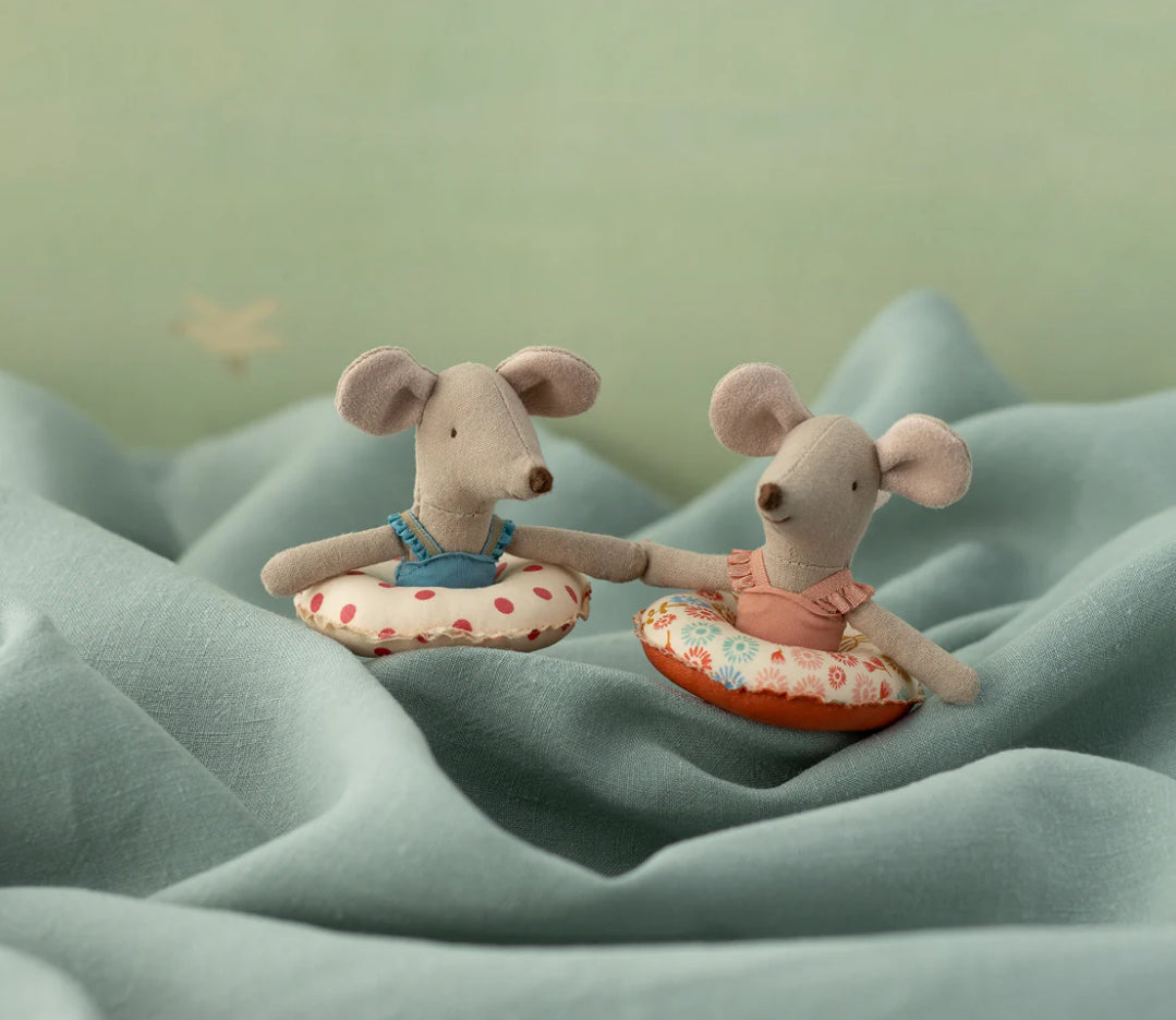 Souris petite soeur - Maillot de bain & sa bouée à pois - Maileg