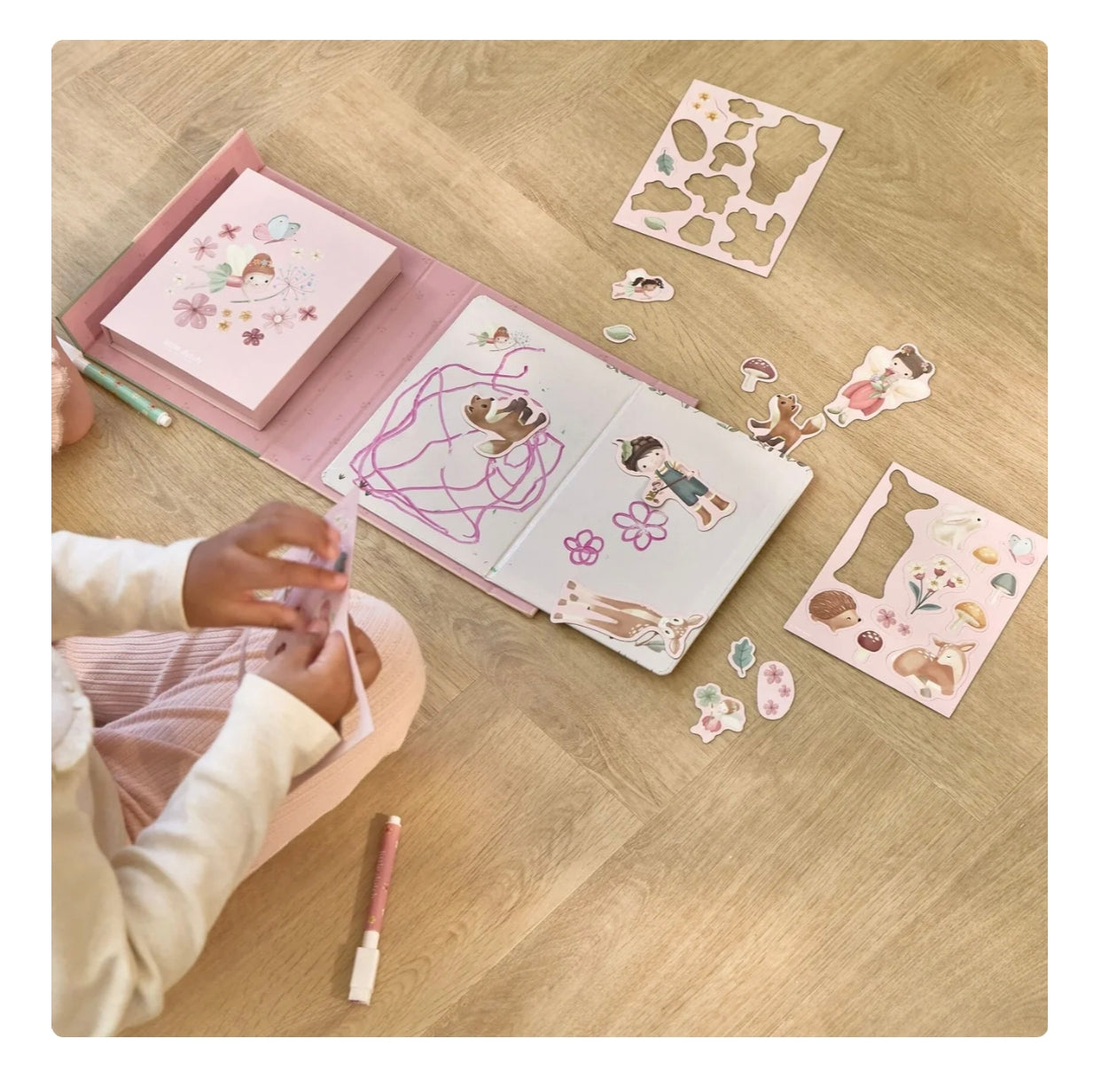 Livre de dessin magnétique Rosa - Fairy Garden